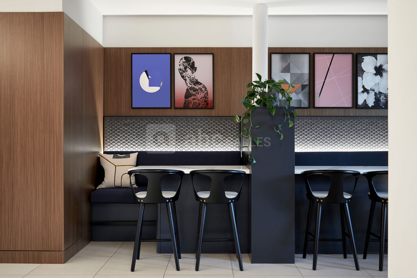 Bar, espace de co-working et carte disponible toute la journée