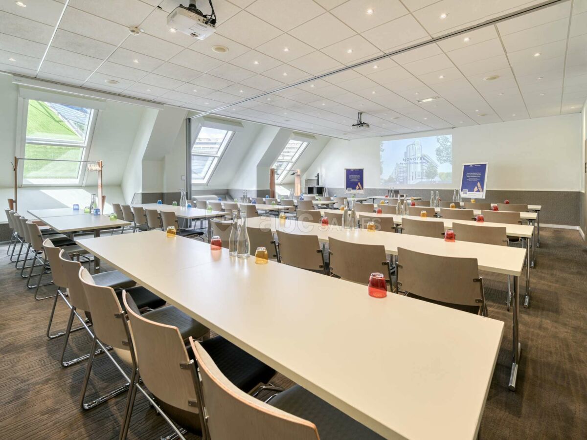 Salon 95m² (Régie+Scène)