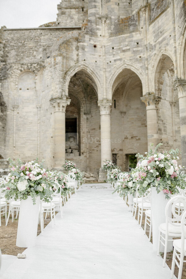 Cérémonie dans les ruines
