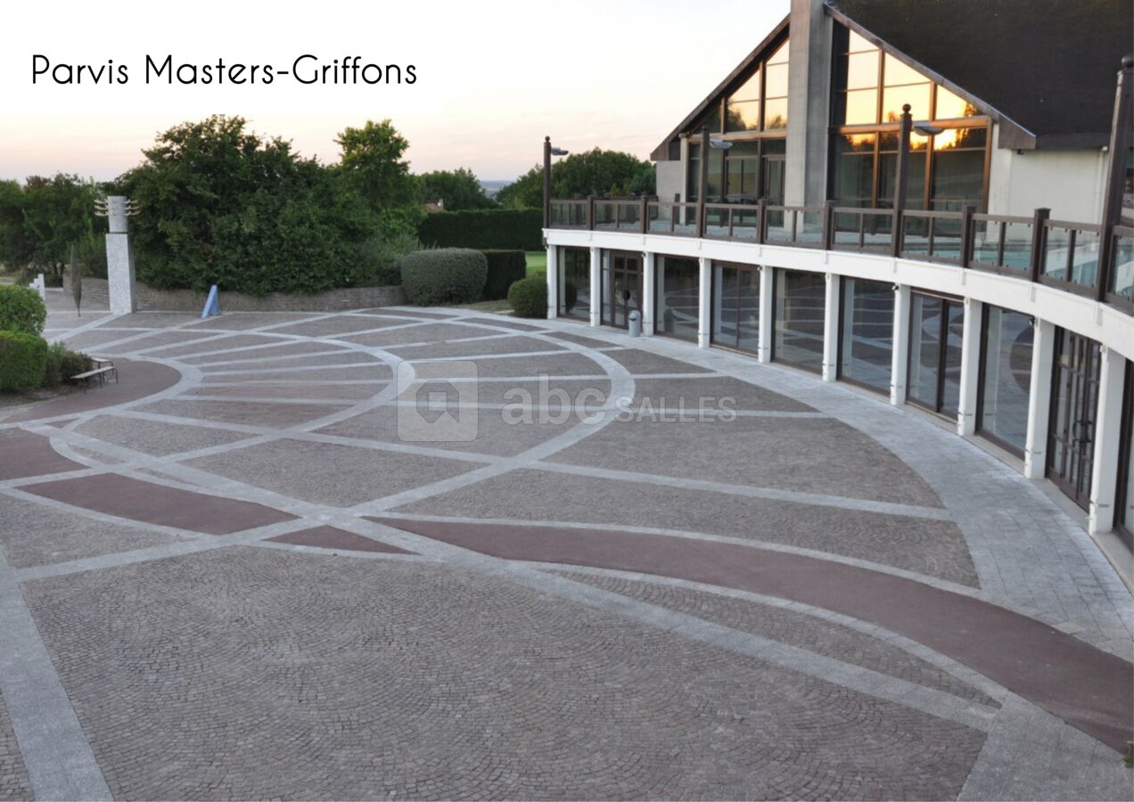 Parvis Masters-Griffons