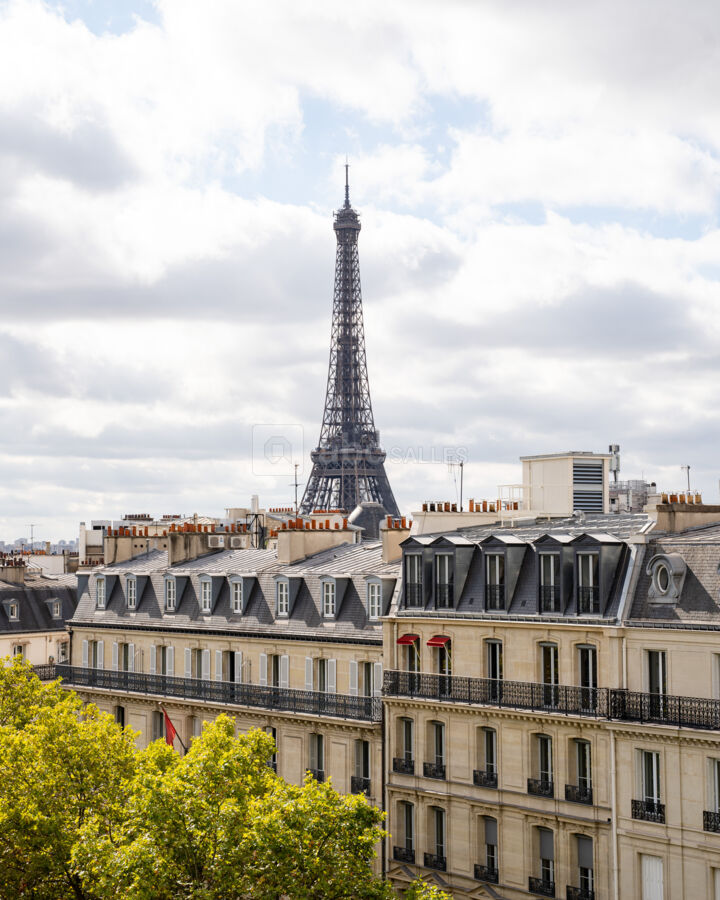 A côté de l'hôtel