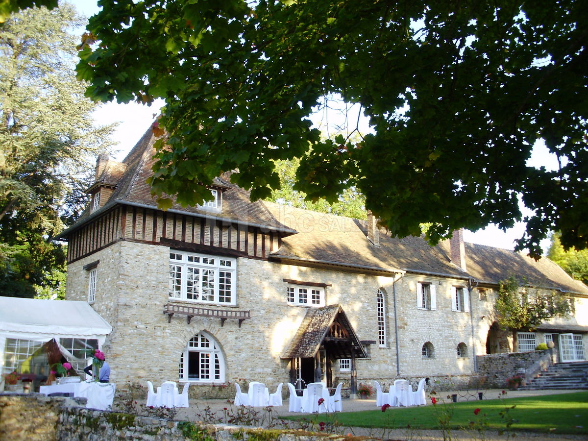 La façade du manoir, côté jardins