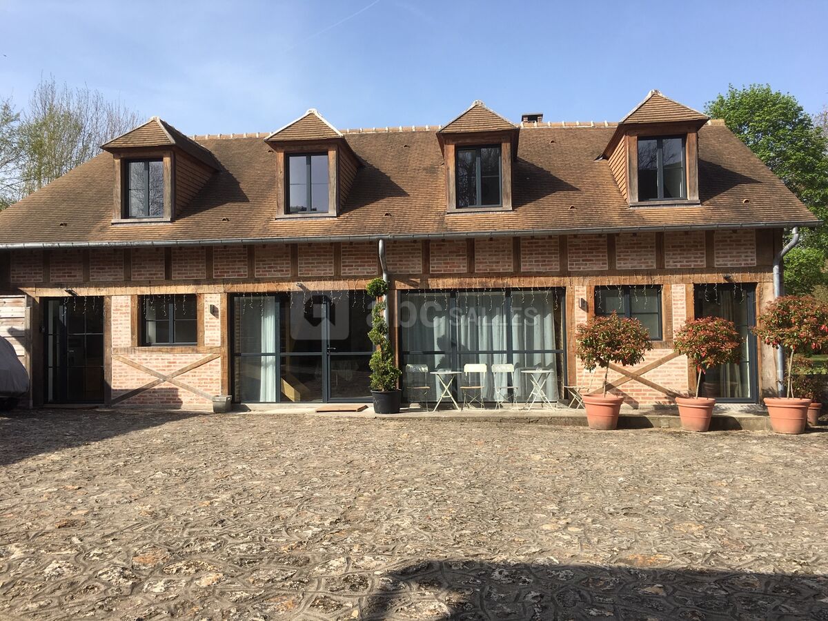 L'Annexe du Manoir, côté cour-terrasse, pour héberger vos invités