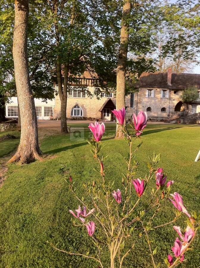 Le Manoir vu du fond du parc