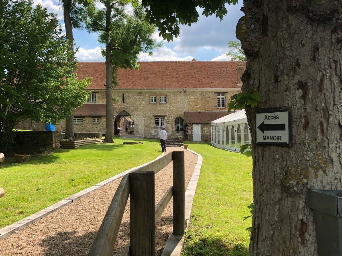 Le Manoir, vue du parking