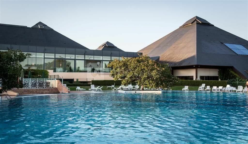 Les Pyramides PortMarly Congrès ABC Salles