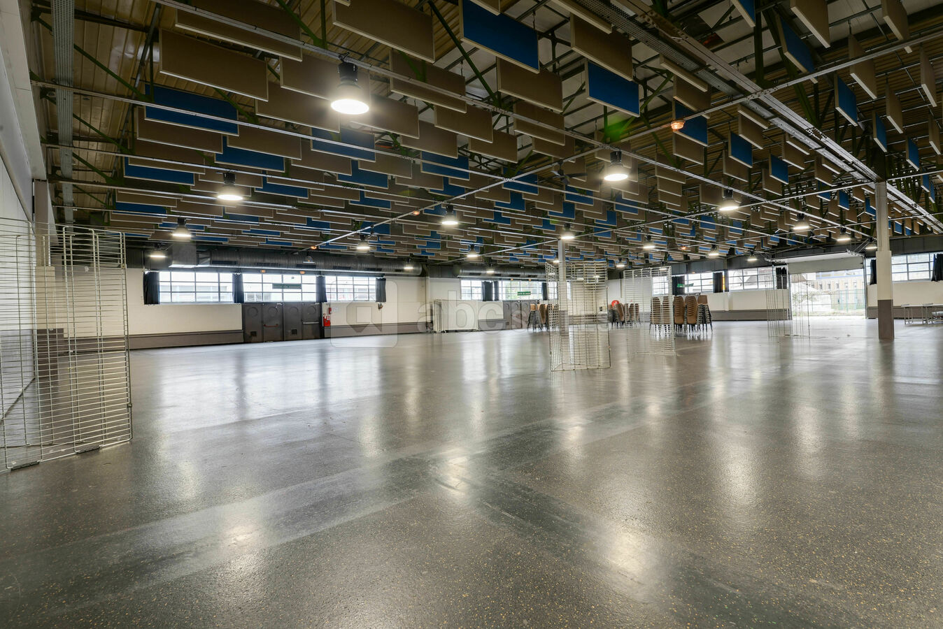 Salle 1400 m² vide