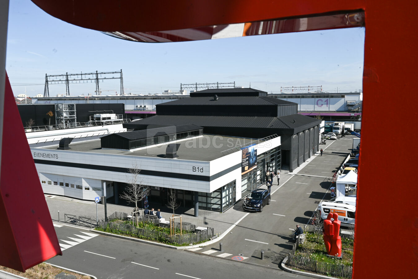 Vue générale du bâtiment depuis parking PA1
