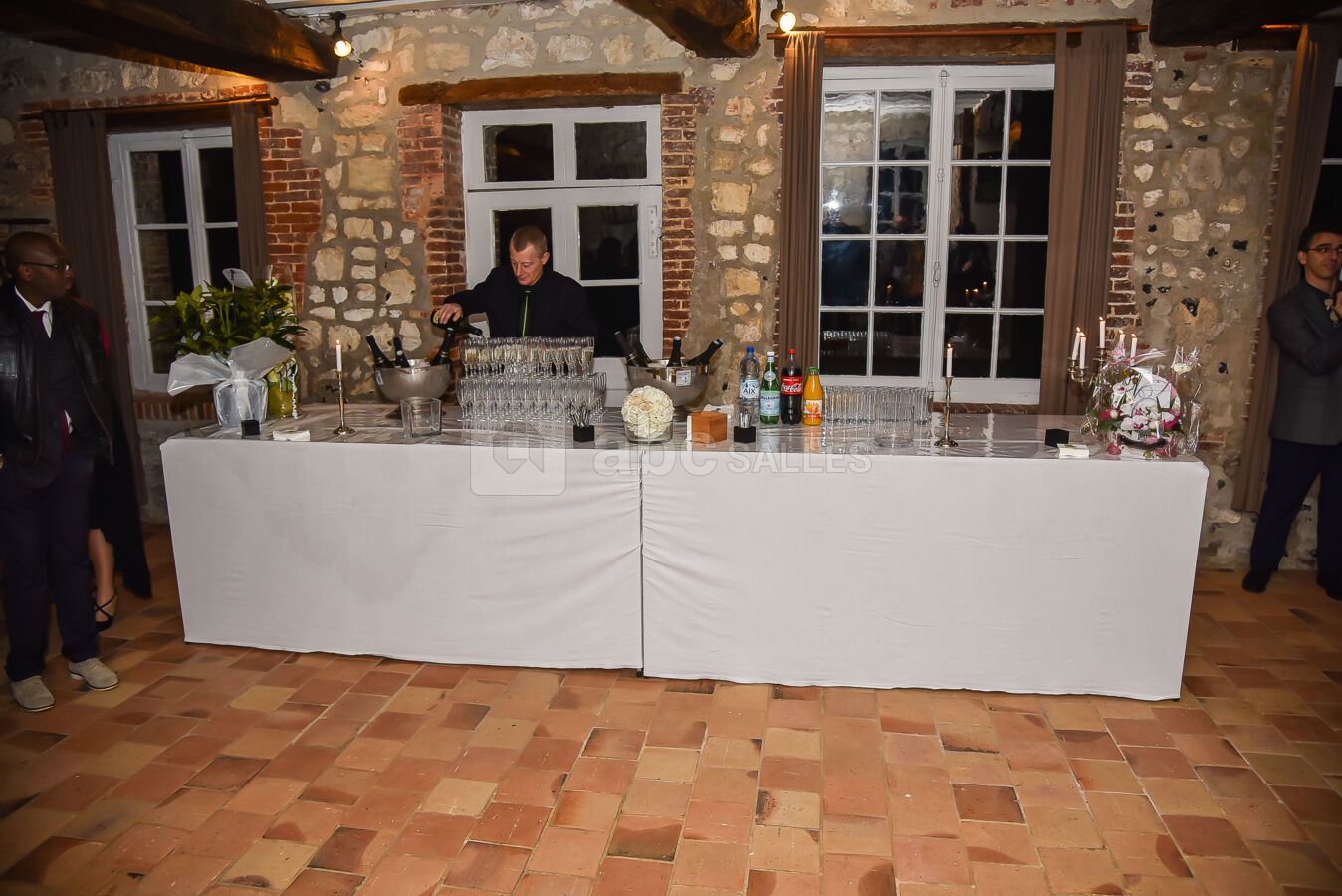 Bar de nuit sur piste de danse
