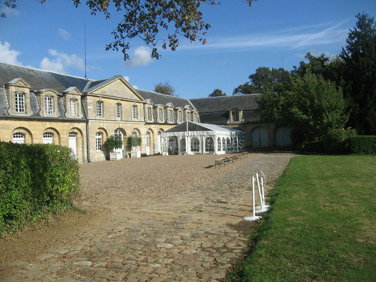 Extérieur orangerie avec tente