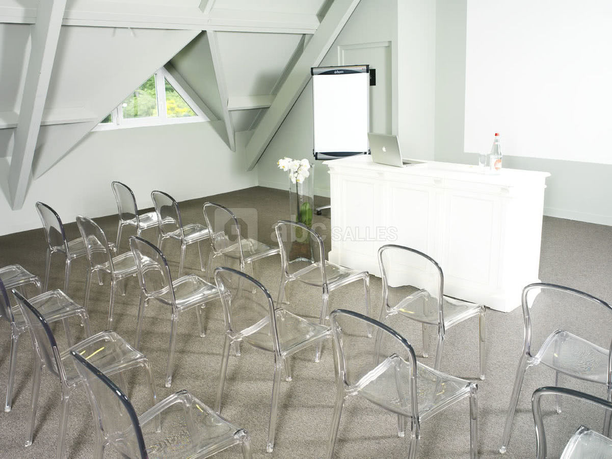 Salle fairway, au premier étage du club house