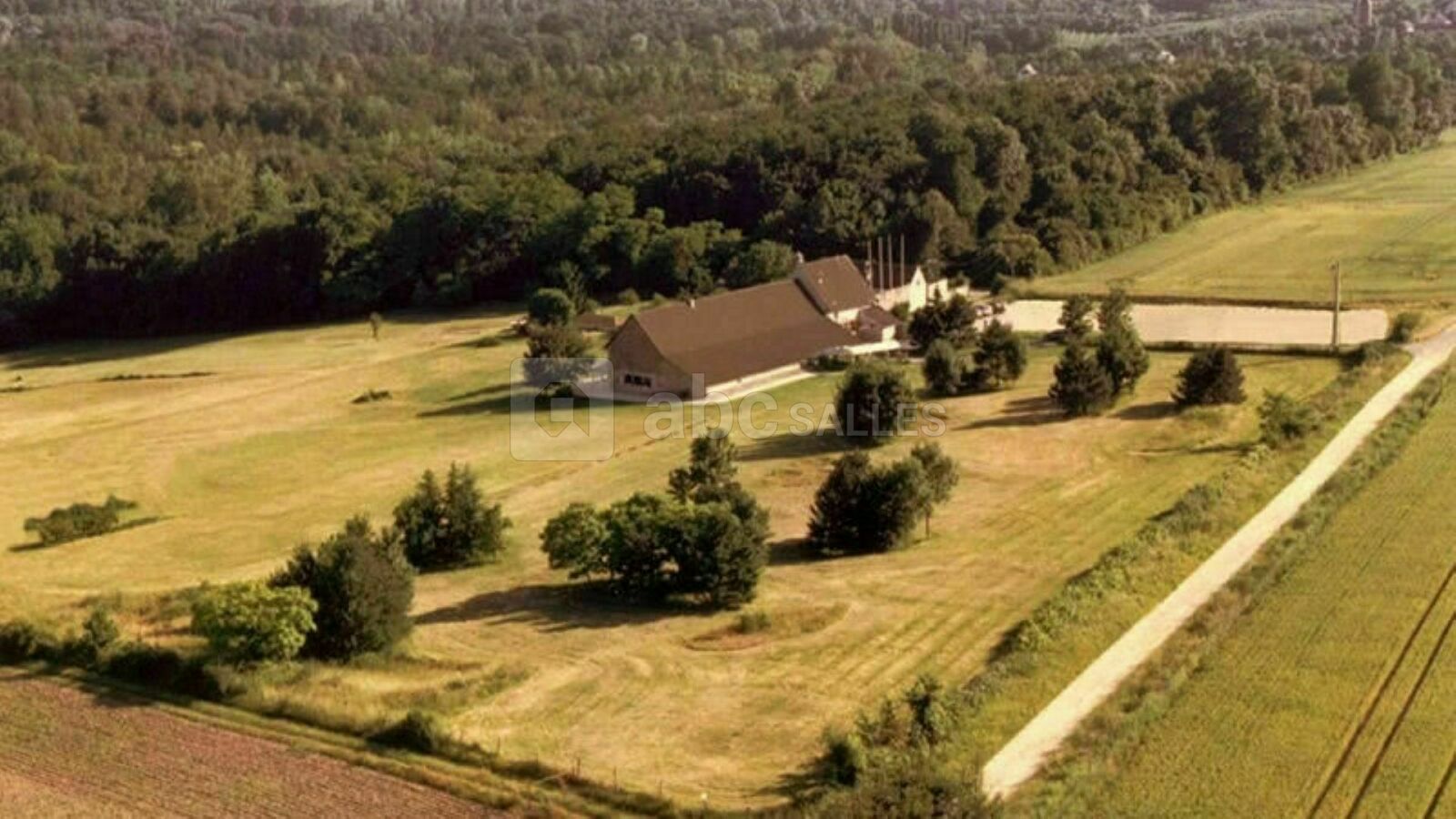 Ferme De Montblin Route D Echarcon 91090 Lisses Ferme de Montblin - ABC Salles