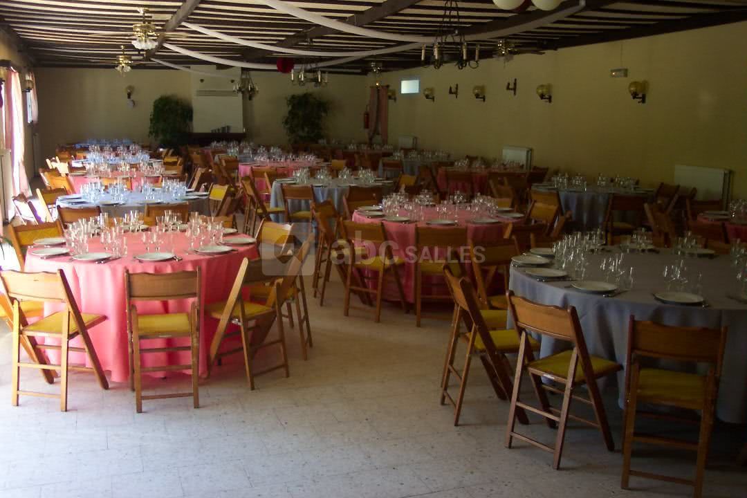 Installation de tables grande salle