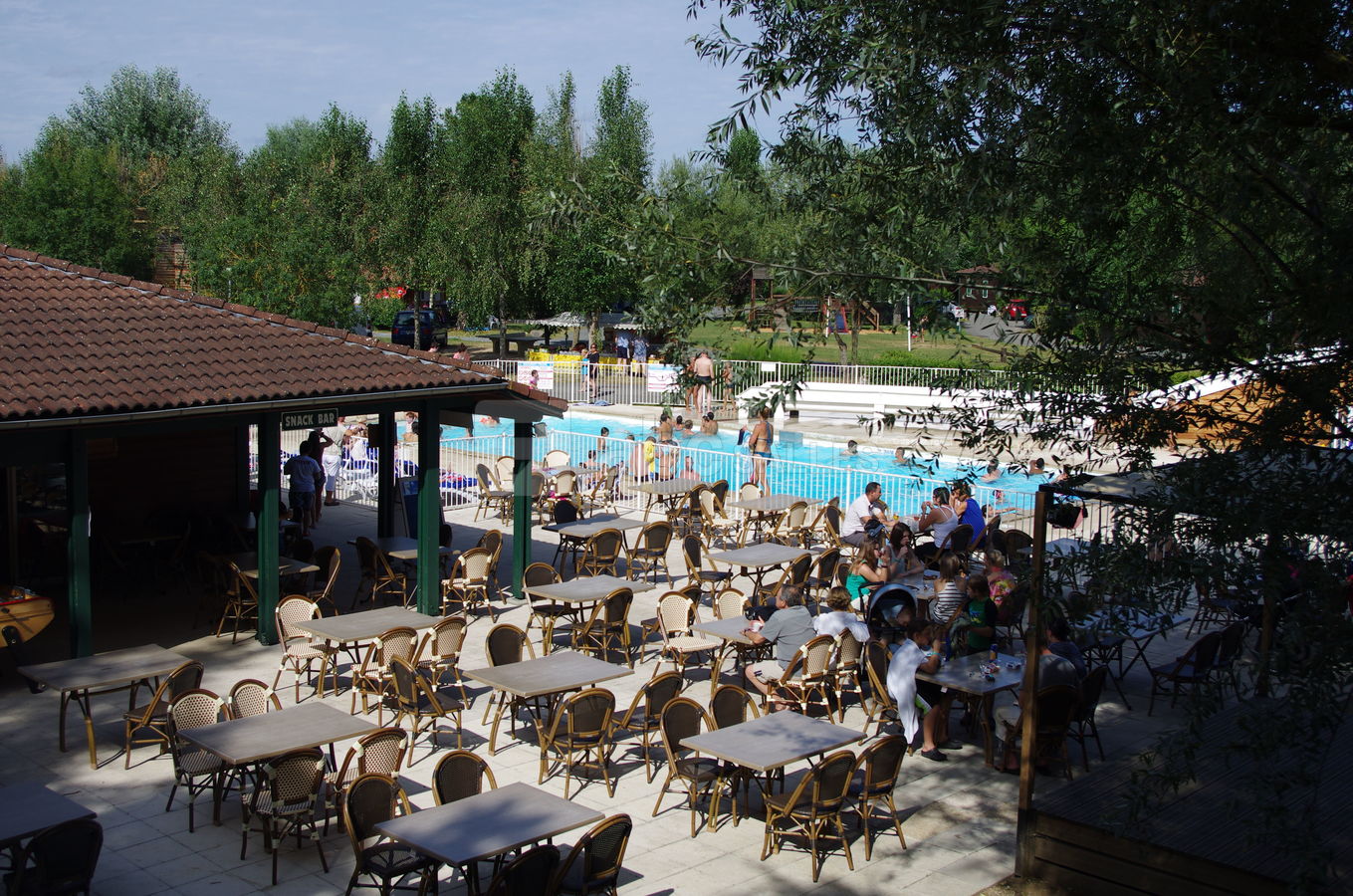 Terrasse-bord-piscine