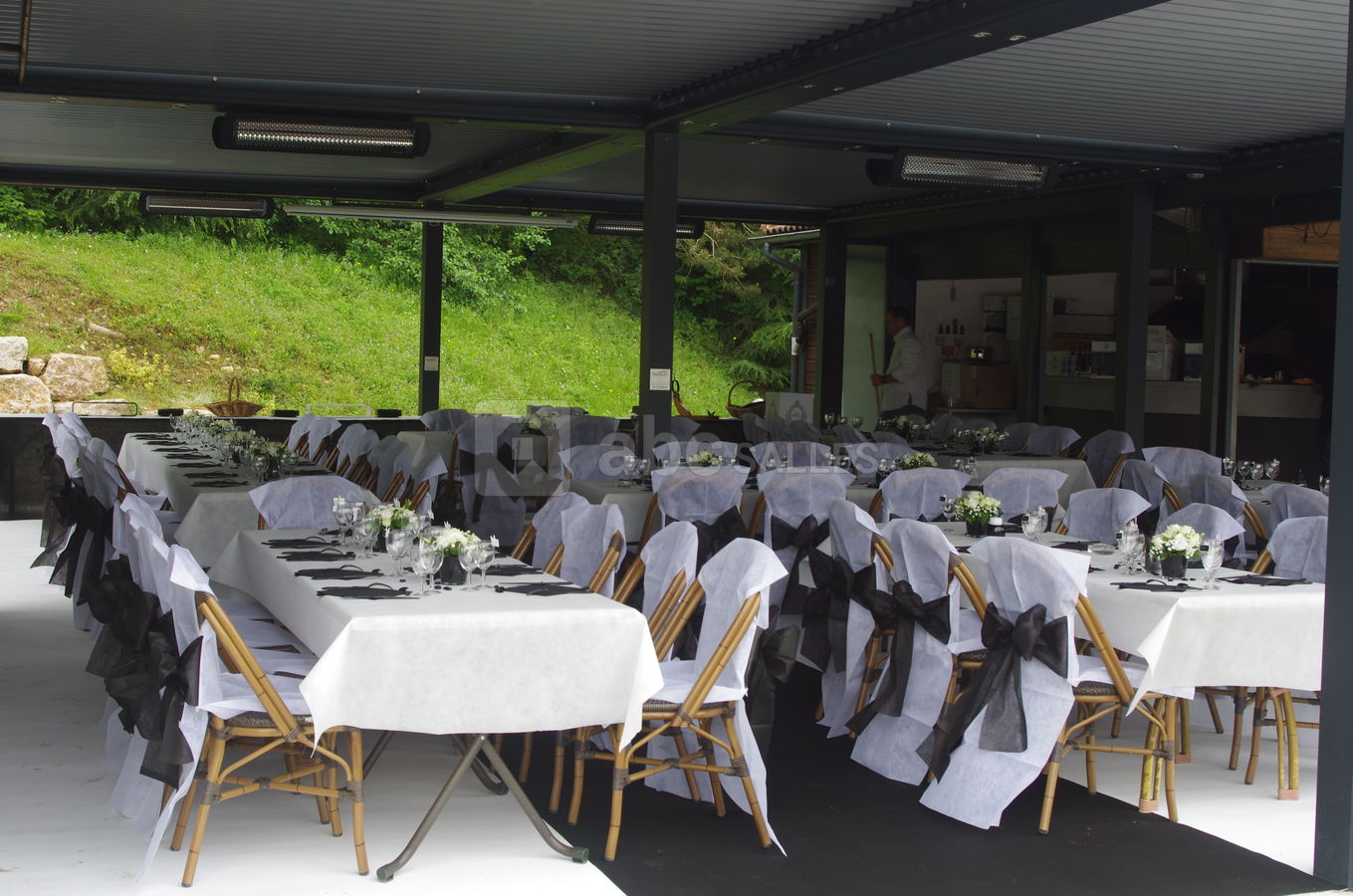 Terrasse salle de réception / Camping des Portes du Beaujolais