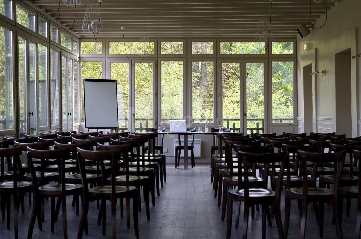 Salle, disposition en théâtre