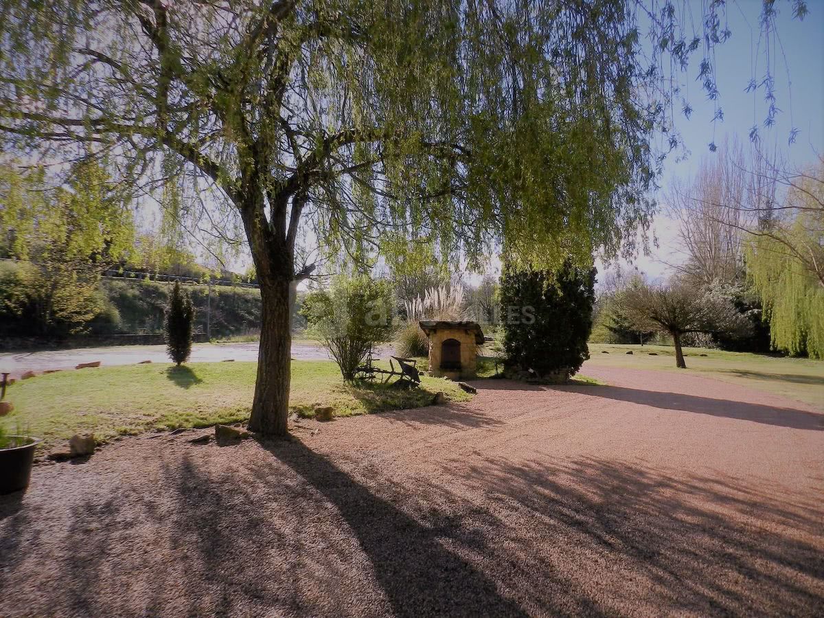 Domaine des Pierres Dorées - Vue Extérieure