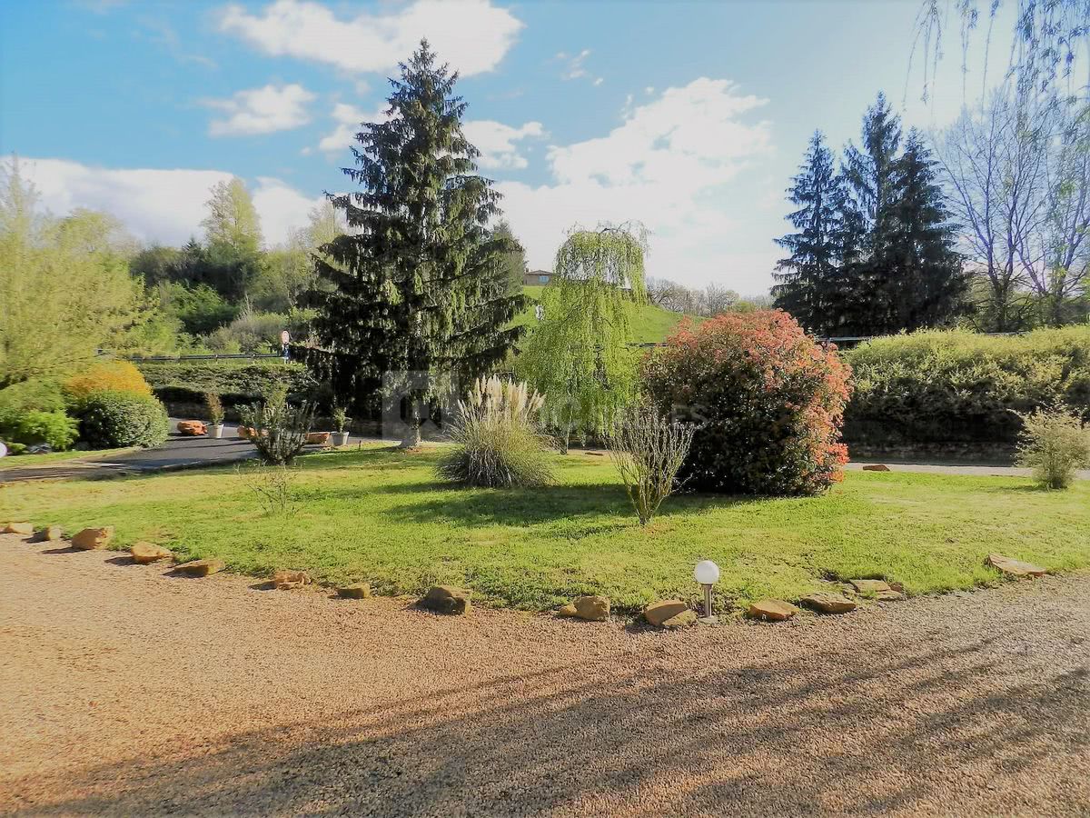 Domaine des Pierres Dorées - Vue Extérieure