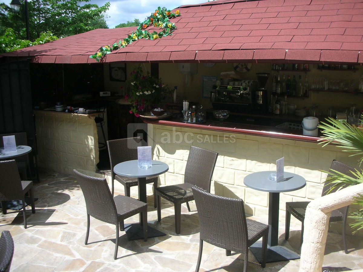 Bar patio