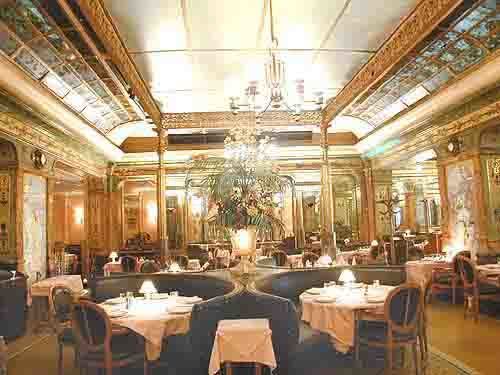 Grande salle sous verriere