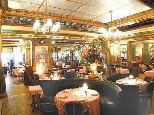 Grande salle sous verriere