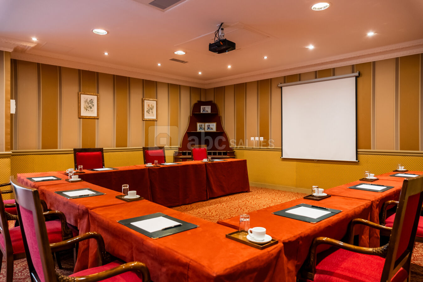 Salle de réunion en U