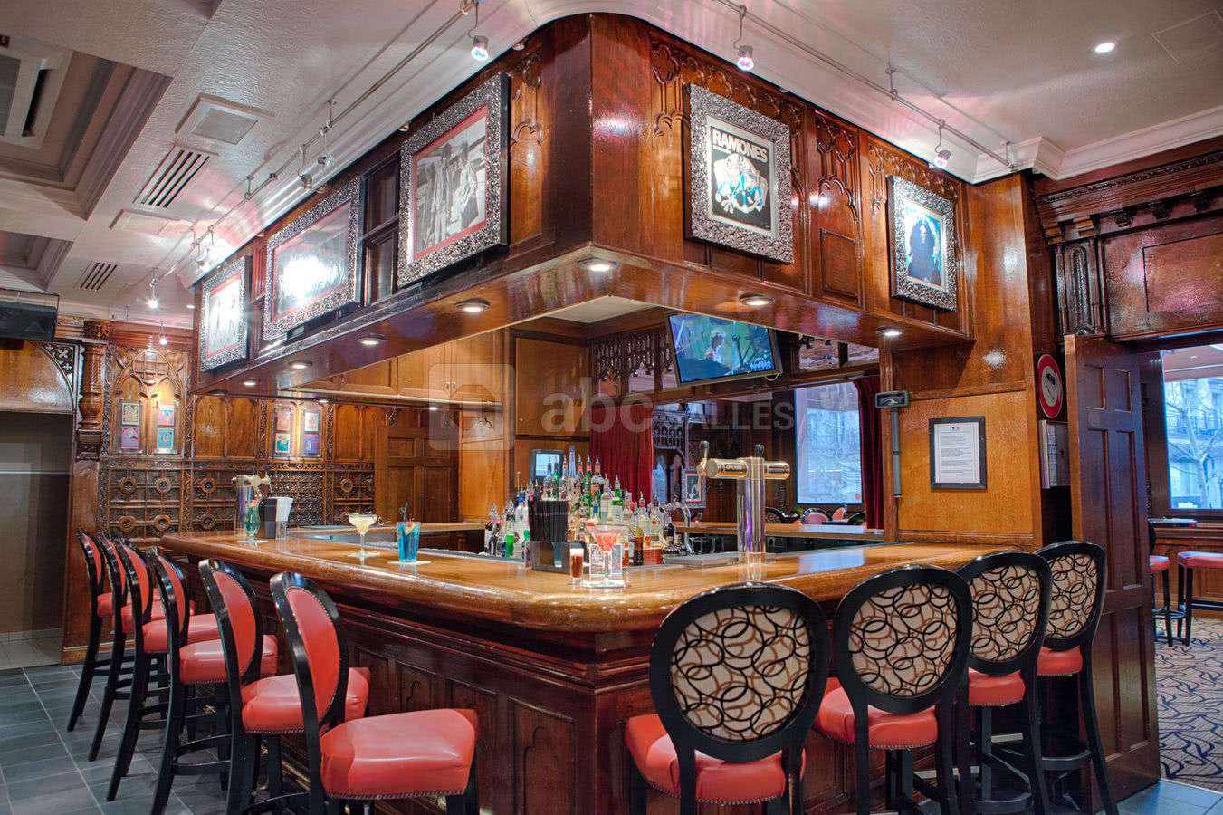 Bar - mezzanine