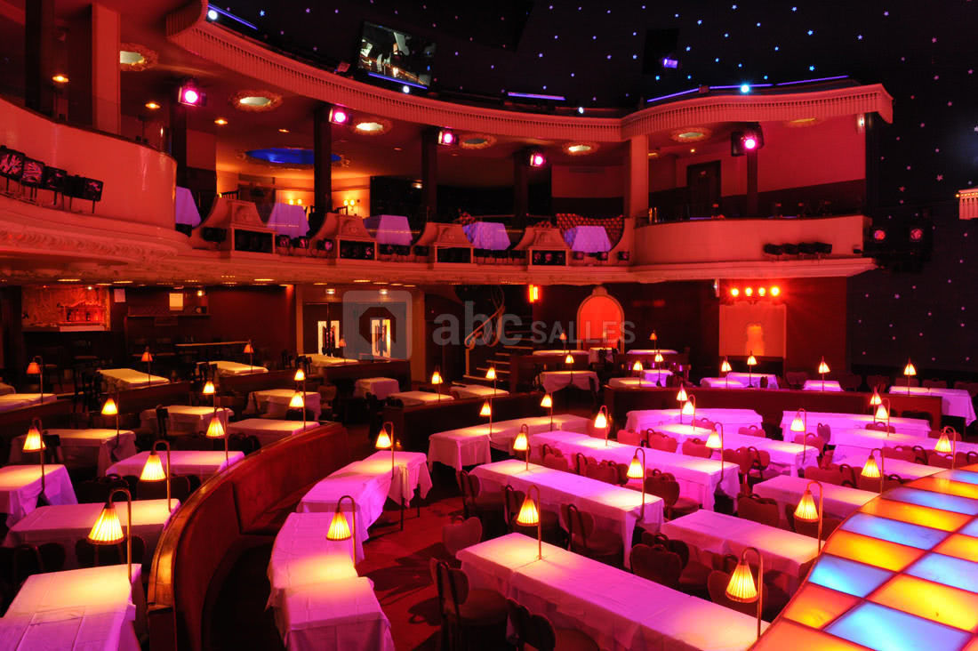Salle avec vue sur balcon