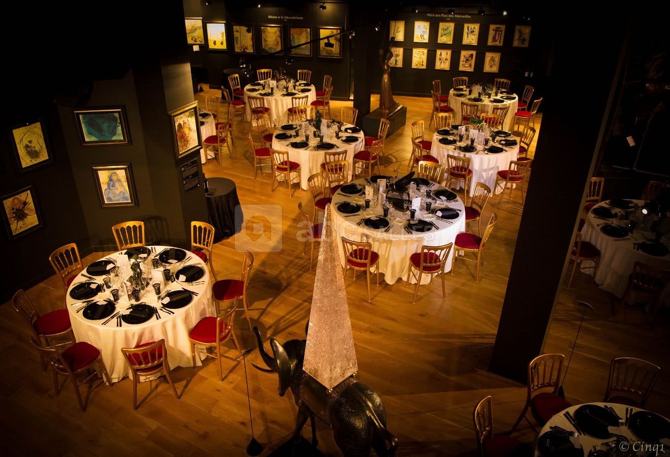 Diner assis - espace dali