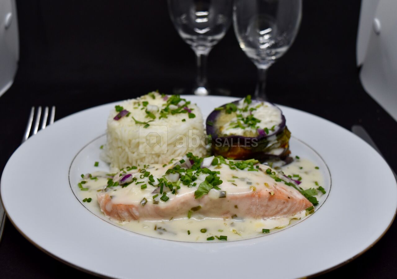 Pavé de saumon à la ciboulette riz pilaf et millefeuille de légumes