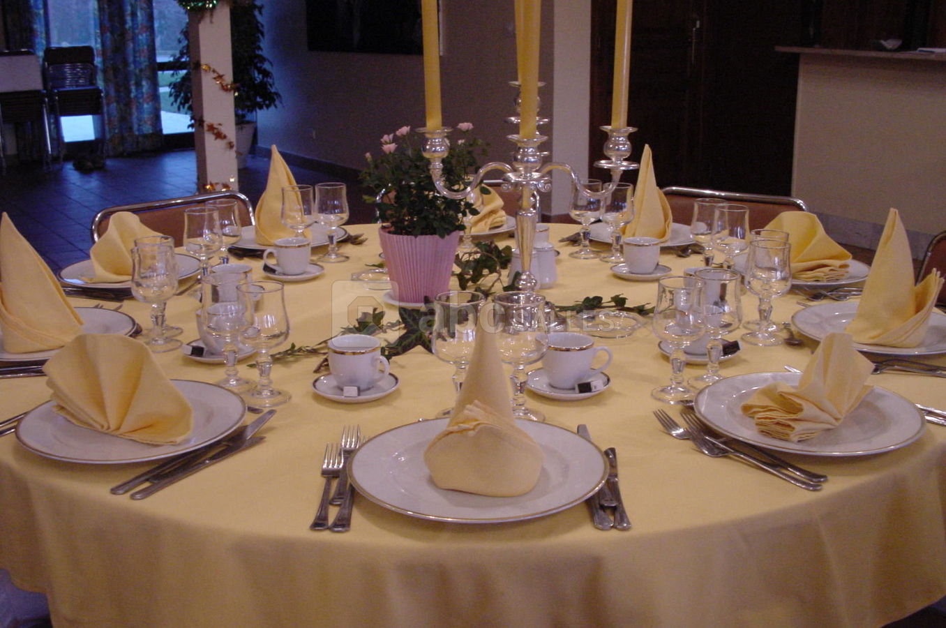 Presentation de table jaune coton
