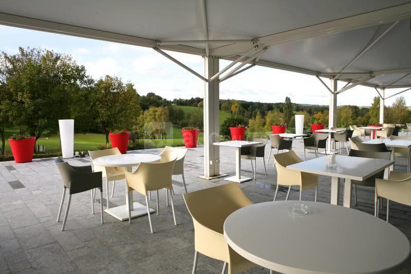 Terrasse côté bar