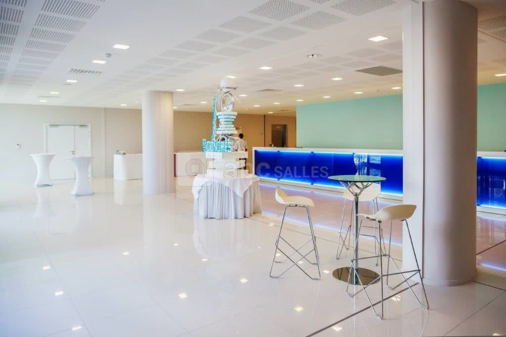 Foyer bar
