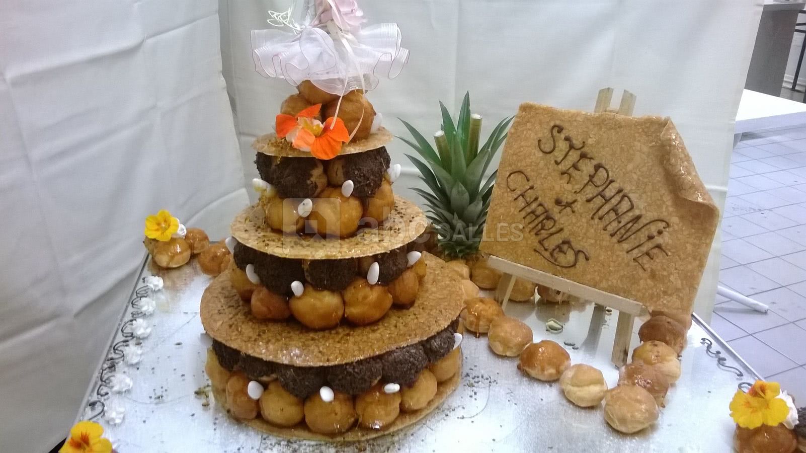 Pièce montée en Croques en bouche