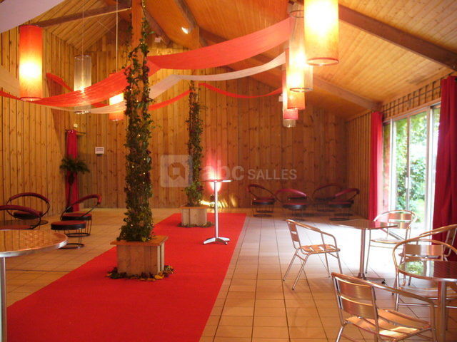 Un espace cocktails ouvert sur jardin