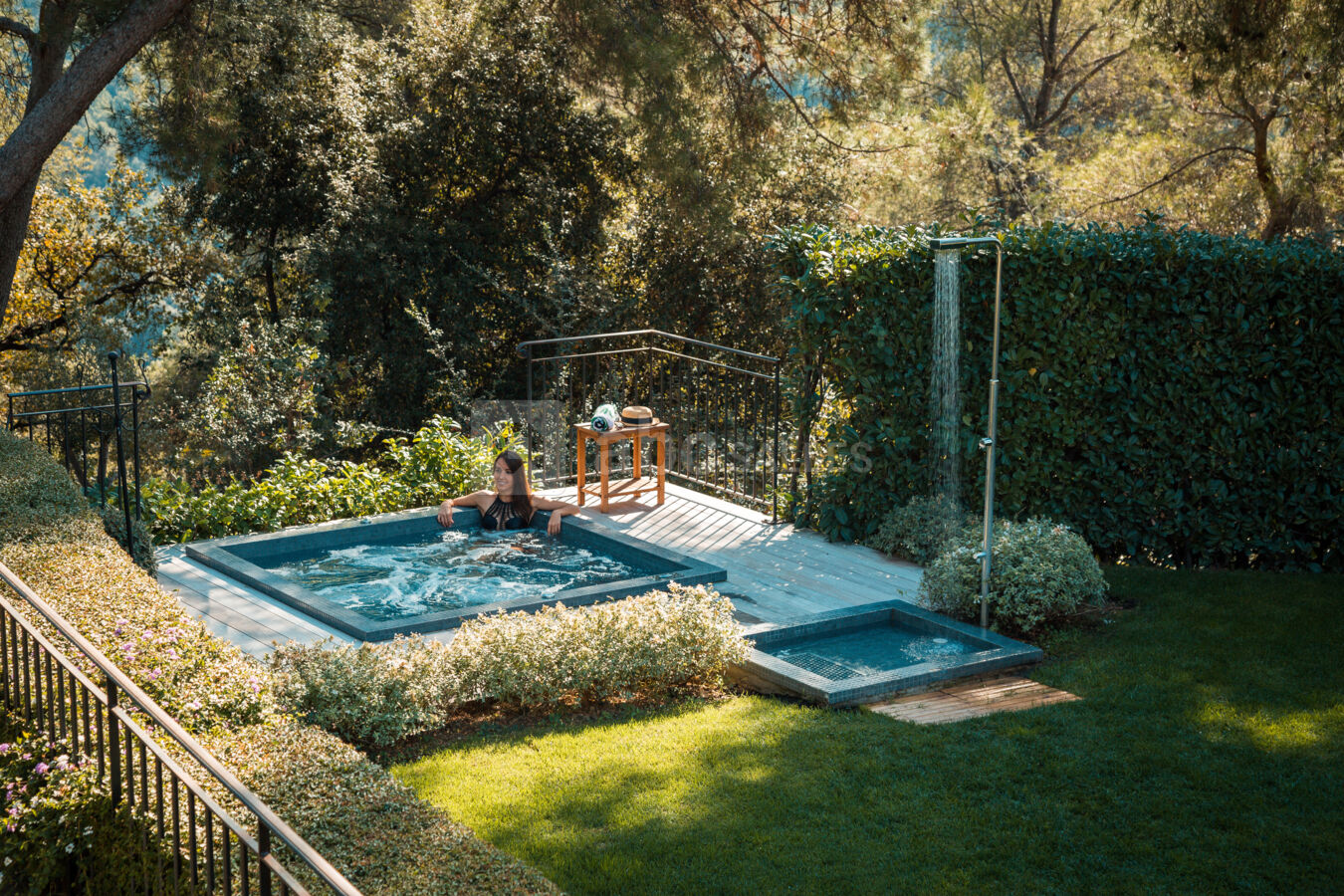 Jacuzzi plein air avec vue sur la méditérannée