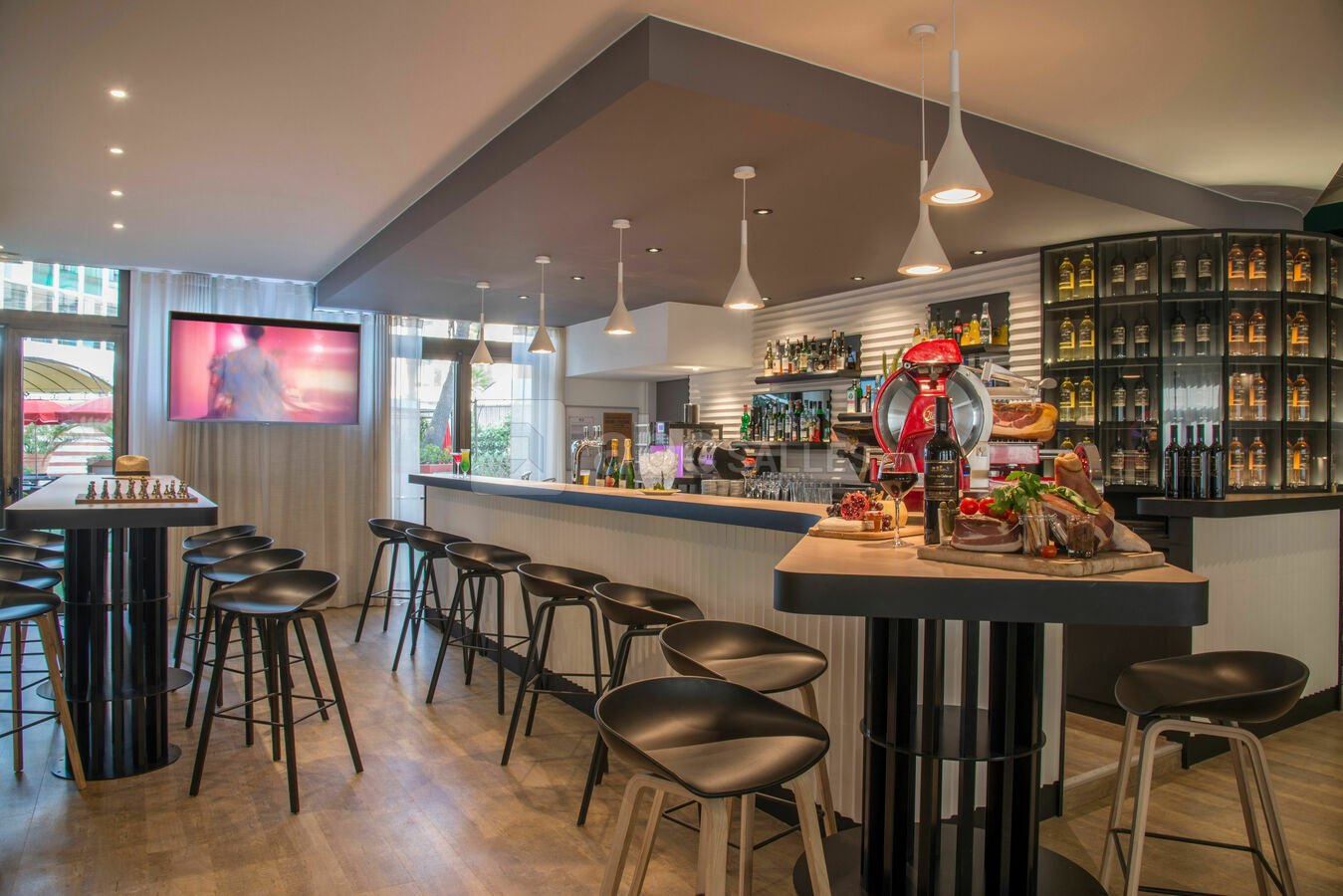 Bar