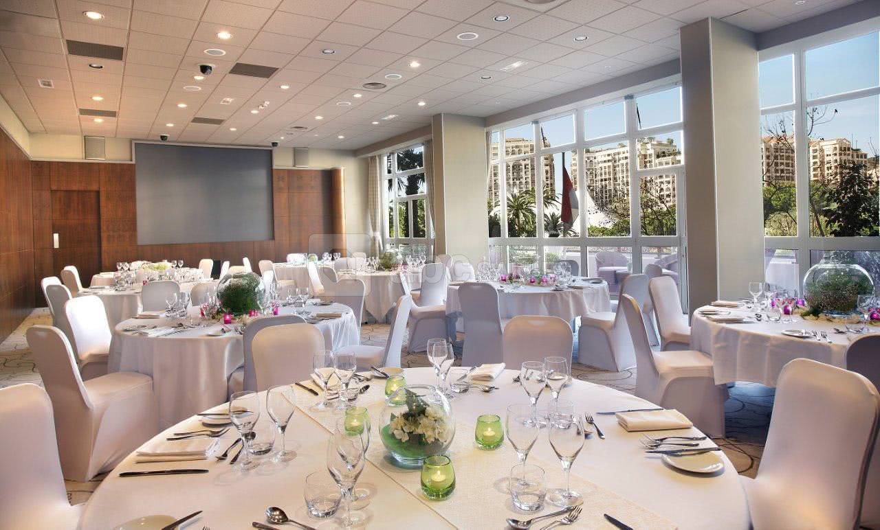 Salon roseraie avec terrasse privative