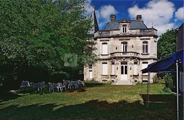 Château des tours façade parc
