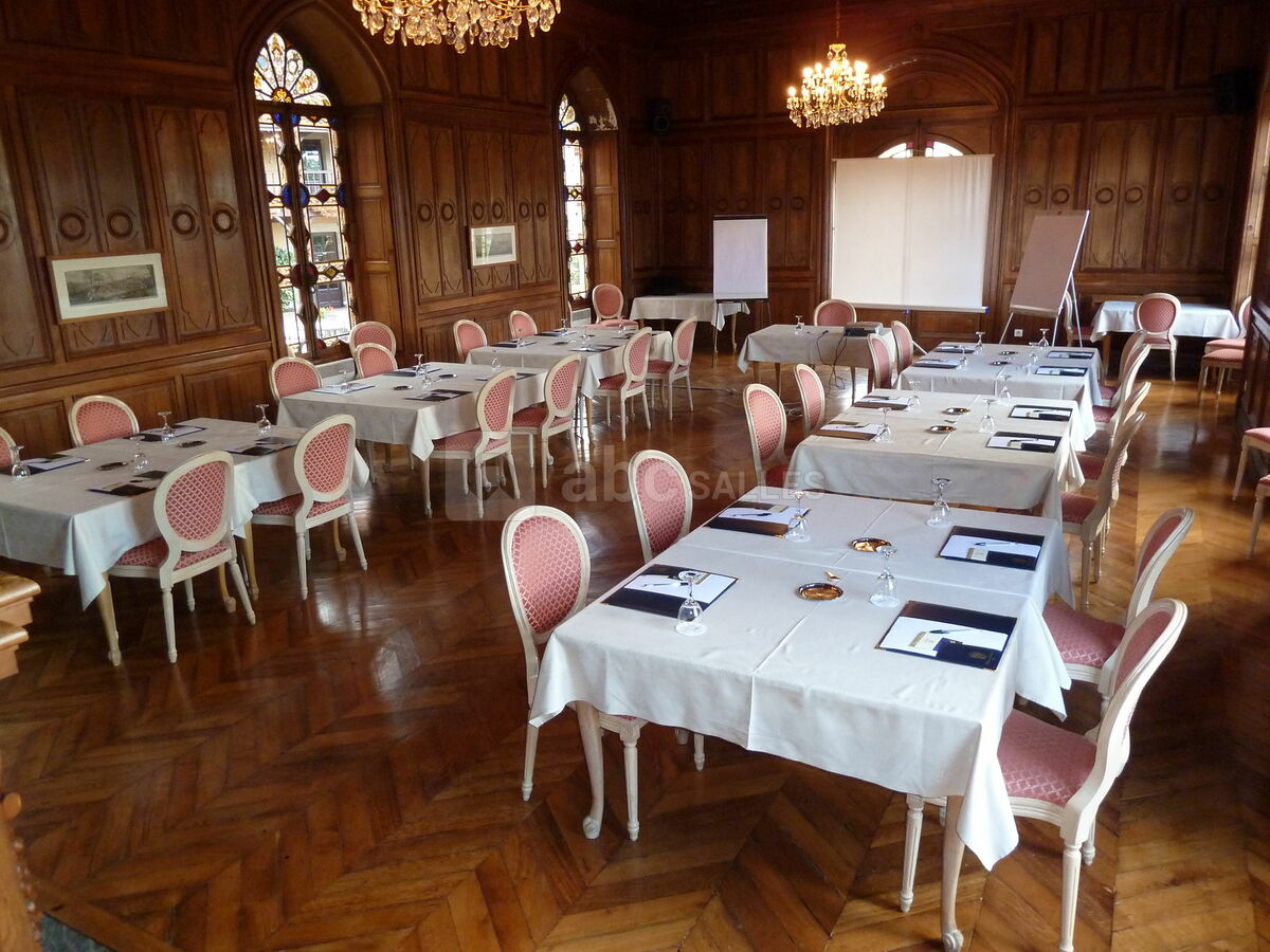 Salle en "îlots"
