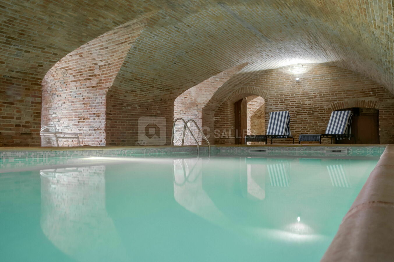 Piscine intérieure