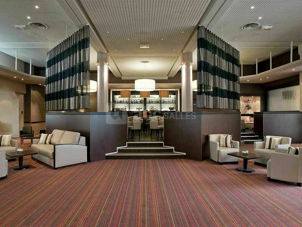 Hall / bar