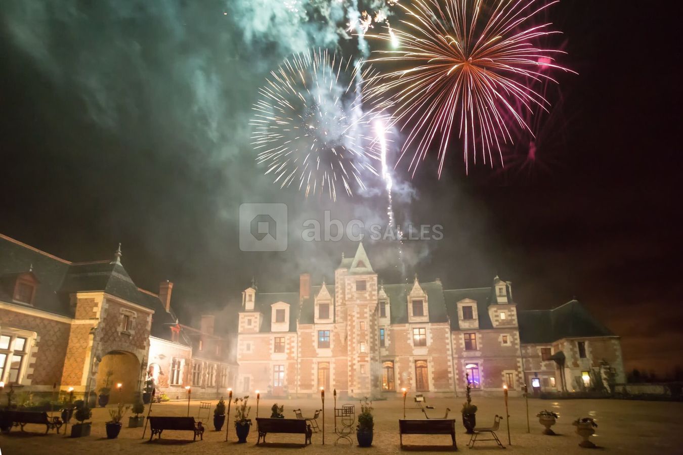 Château de Jallanges -  feu artifice tiré par nos soins -  réception de 50 à 500 personnes