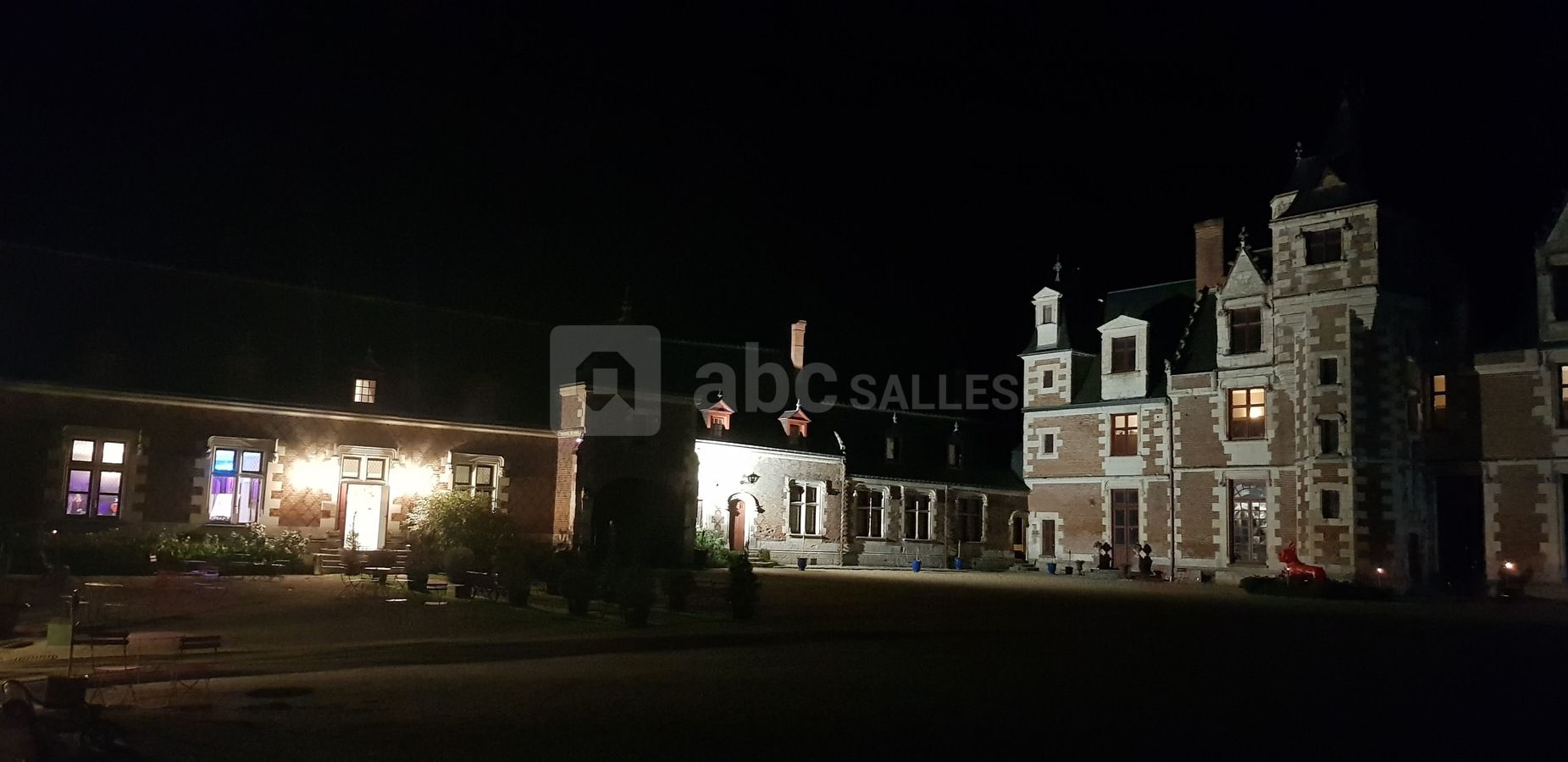 Jallanges by night