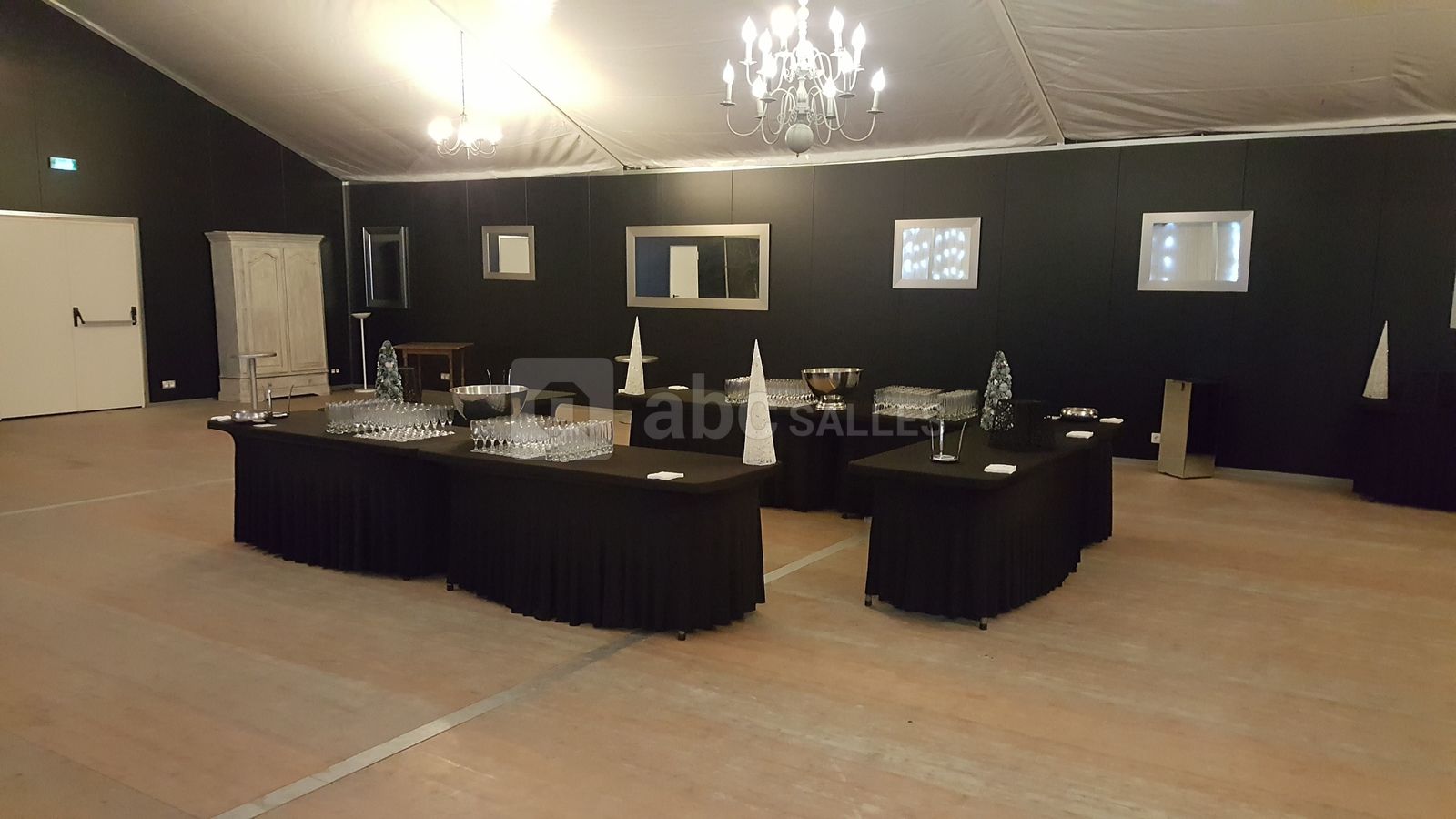 2éme Espace : Le PETIT BANNERET = Chapiteau customisé de 200 M²