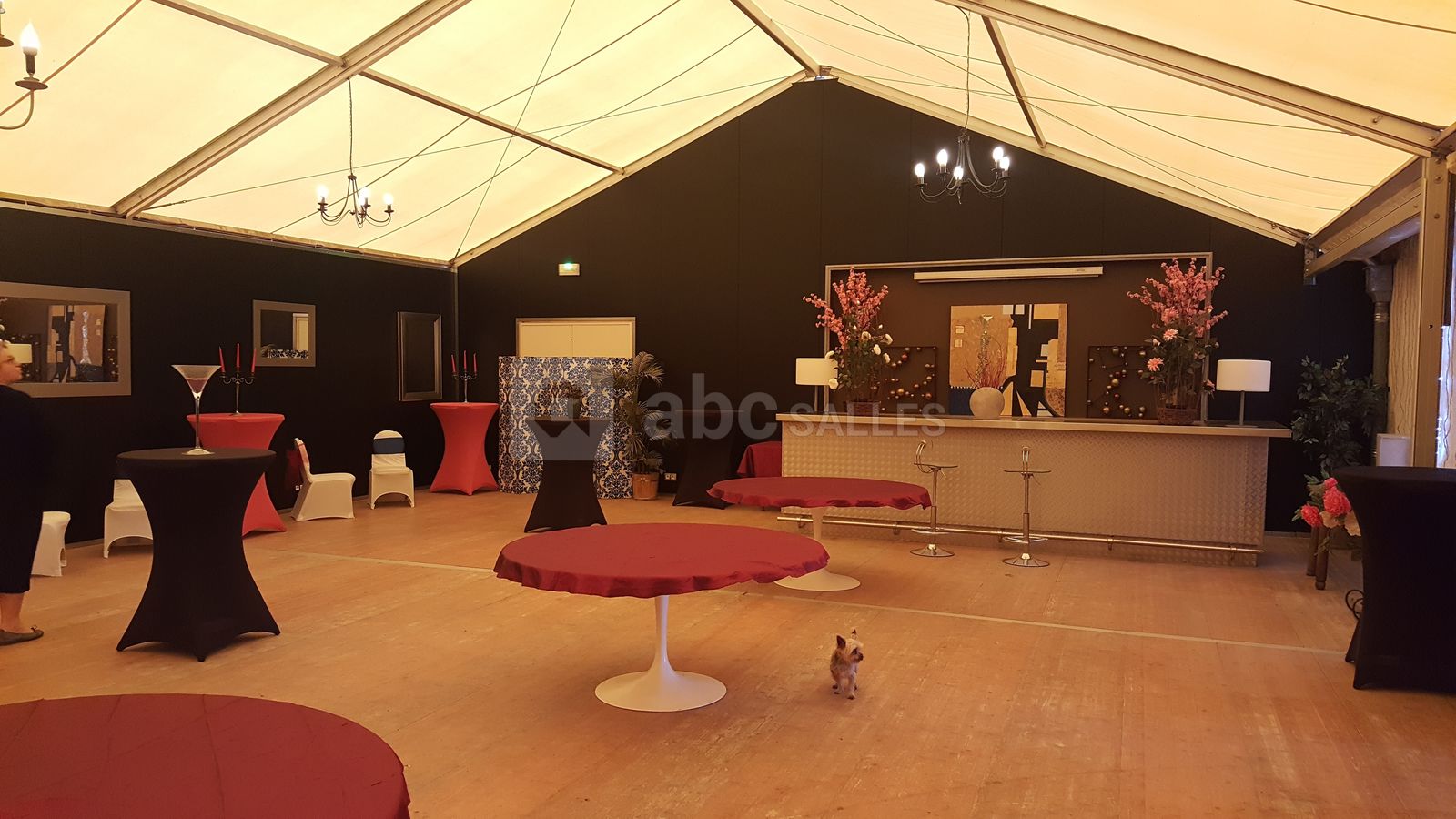 2eme Espace : Le PETIT BANNERET = Chapiteau pour soirée dansante, bar, animation etc
