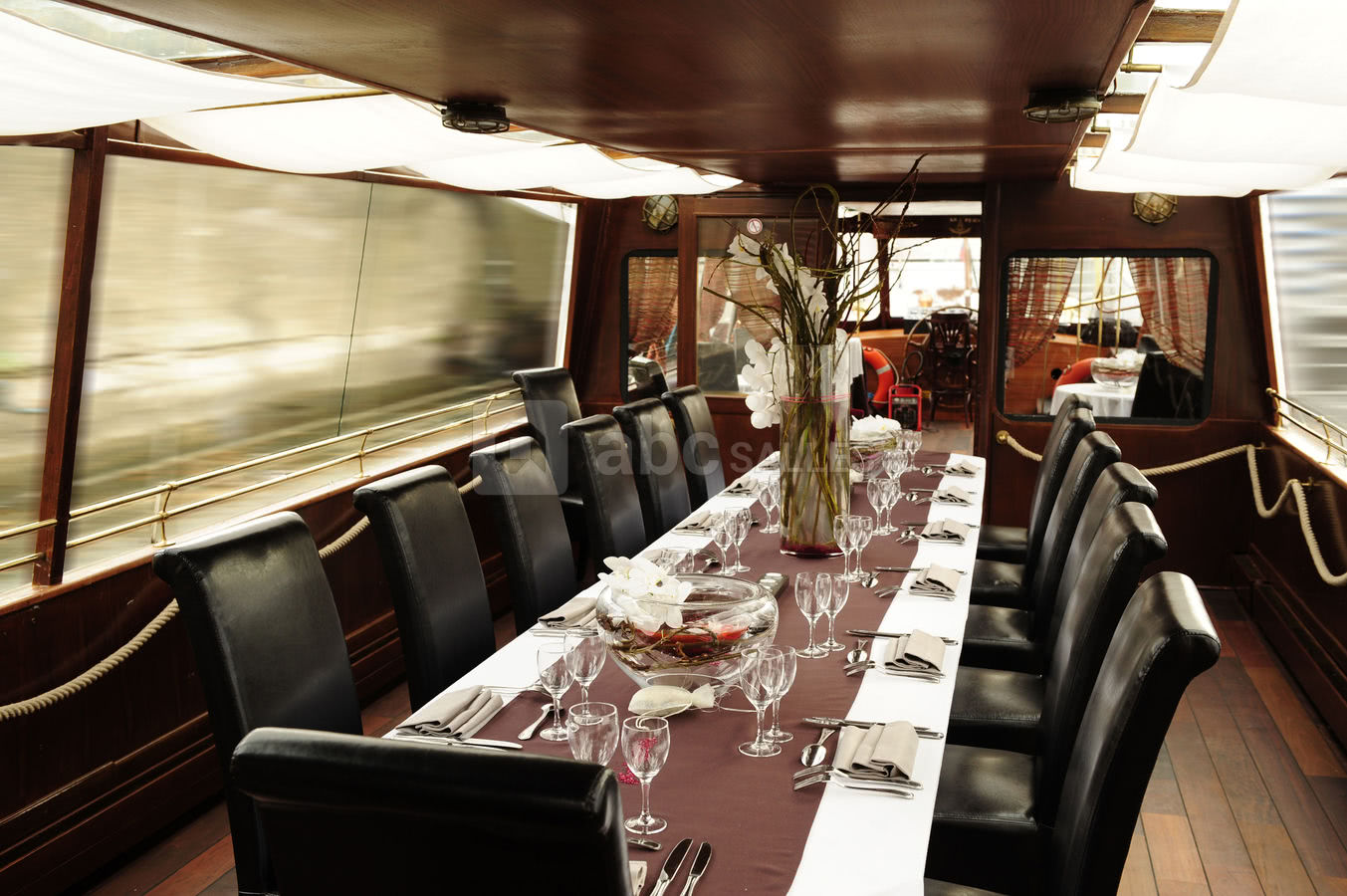 BATEAU ROCCA IV 20 COUVERTS