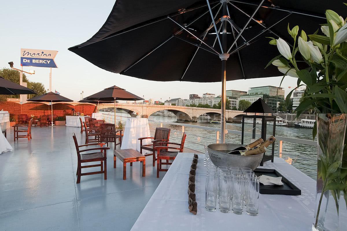 TERRASSE A QUAI