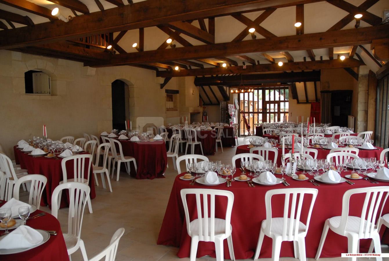 120 personnes assises maximum