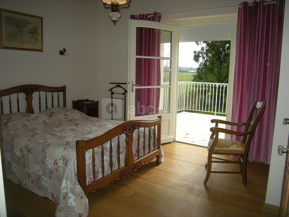 Gîte rez chaussée terrasse plein sud